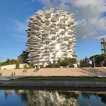 Un Havre De Paix En Ville, Spacieux Et Confortable