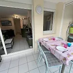 T2 Cabine Avec Parking Et Piscine, Proche Commodites - Fr-1-749-73