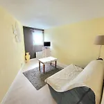 T2 Mezzanine Proche Plage Avec Balcon - Les Sables-D'Olonne - Fr-1-92-571