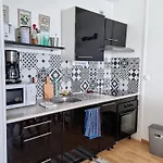 Appartement 200M De La Plage, 4 Couchages, Parking Prive - Fr-1-746-19