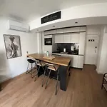 Charming And Very Central 2 Rooms Apartment