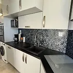 Appartement 3 Pieces, Front De Mer, Acces Direct Plage, Equipements Modernes - Fr-1-225-796