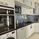 Appartement 3 Pieces, Front De Mer, Acces Direct Plage, Equipements Modernes - Fr-1-225-796