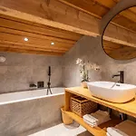 Chalet 8 Pers Avec Spa, Proche Pistes, Renove, Wifi, Garage - Fr-1-304-285