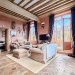 Luxurious 4 Bedroom Duplex, 200M From Place Morny