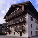 Warm 2-Bedroom Apartment Near The Tourist Office