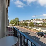 Studio Sleeps 4 With Terrace, 500M Place Morny