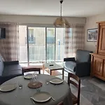 Appartement 1 Ch. Pour 4 Pers. Avec Balcon, Proche Commerces Et Garage Prive A Saint-Jean-De-Monts - Fr-1-323-316
