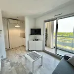 Studio Climatise Avec Grande Terrasse Et Parking Prive, Proche Plage Et Commerces - Fr-1-716-60