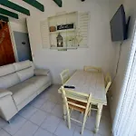 Mas Provencal T4 Climatise Avec Parking Et Jardinet