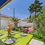 Entre Coeur De Ville Et Plage, Maison Pour 8
