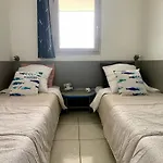 Appartement 3 Pieces Avec Piscine Proche De La Plage - Fr-1-748-31