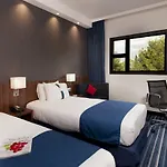 Holiday Inn Express Marseille Airport
