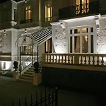 81 L'Hotel