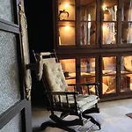 Une Nuit Dans L'Arriere Boutique