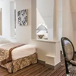 Villa 81