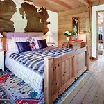 Chalet Palmer - Ovo Network