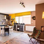 Villa Zenith Hostel-La Surf House