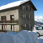 Genepi 1 - Sunny, 3-Bedroom Apartment Located In The Alps Les Menuires