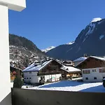 Cozy, 1-Bedroom Apartment With Spectacular Mountain Views And A Balcon
