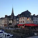 Un Petit Nid A Honfleur