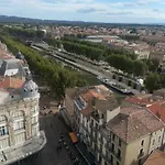 A L'Ombre De La Cathedrale