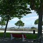 Les Pieds Dans L'Eau