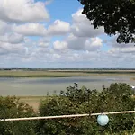 Le Gite De La Falaise En Baie