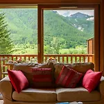 La Cabane De Serre-Chevalier, Dans Un Esprit Chalet, Commune De Le Monetier-Les-Bains