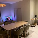 Appartement De 95 M2 Bien Situe