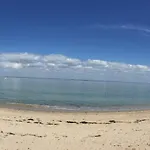 Pousse Le Portail Et Pose Toi Sur La Plage