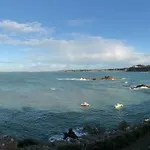 Petit Havre De Paix Face A La Mer