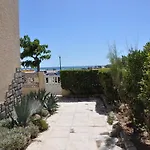 Belle Maison, En Bord De Plage
