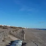 F2 Renove De 35M2 A 250M Du Bord De Mer