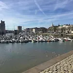 Appartement Centre Ville Pres Du Port Avec Parking Et Wifi