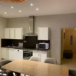 Appartement De 95 M2 Bien Situe