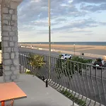 Belle Maison, En Bord De Plage