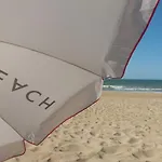 Les Valises Sur Le Sable