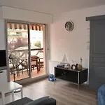 Agreable T2 En Centre Ville Parking Balcon Et Plages