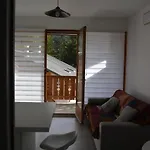 Joli Studio Expose Sud Avec Terrasse