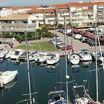 Beau T2 Climatise Sur Marina Avec Parking Prive