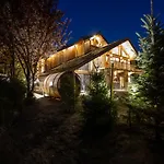 Chalet Menor - Hometown Experience