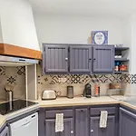 Design And Air Conditioned Apartment